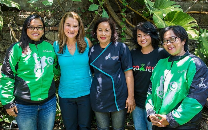 CNN Business - Melinda Gates with Go-Jek team members in Indonesia